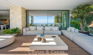 Villa de lujo de primera clase con vistas al mar en venta en una urbanización privada de La Quinta, Marbella - Benahavís 803728 