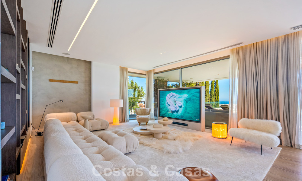 Villa de lujo de primera clase con vistas al mar en venta en una urbanización privada de La Quinta, Marbella - Benahavís 803733