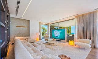 Villa de lujo de primera clase con vistas al mar en venta en una urbanización privada de La Quinta, Marbella - Benahavís 803733 