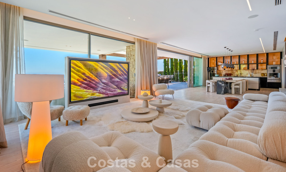 Villa de lujo de primera clase con vistas al mar en venta en una urbanización privada de La Quinta, Marbella - Benahavís 803734