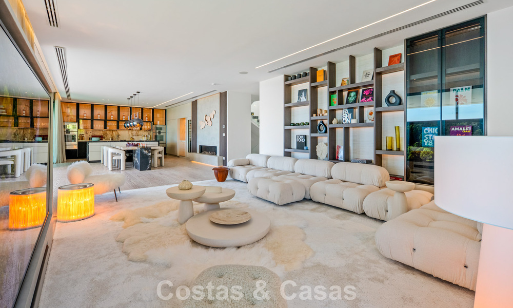 Villa de lujo de primera clase con vistas al mar en venta en una urbanización privada de La Quinta, Marbella - Benahavís 803735