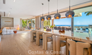 Villa de lujo de primera clase con vistas al mar en venta en una urbanización privada de La Quinta, Marbella - Benahavís 803737 