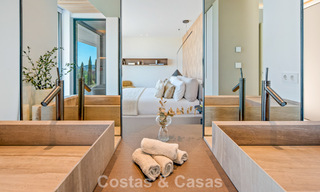 Villa de lujo de primera clase con vistas al mar en venta en una urbanización privada de La Quinta, Marbella - Benahavís 803740 