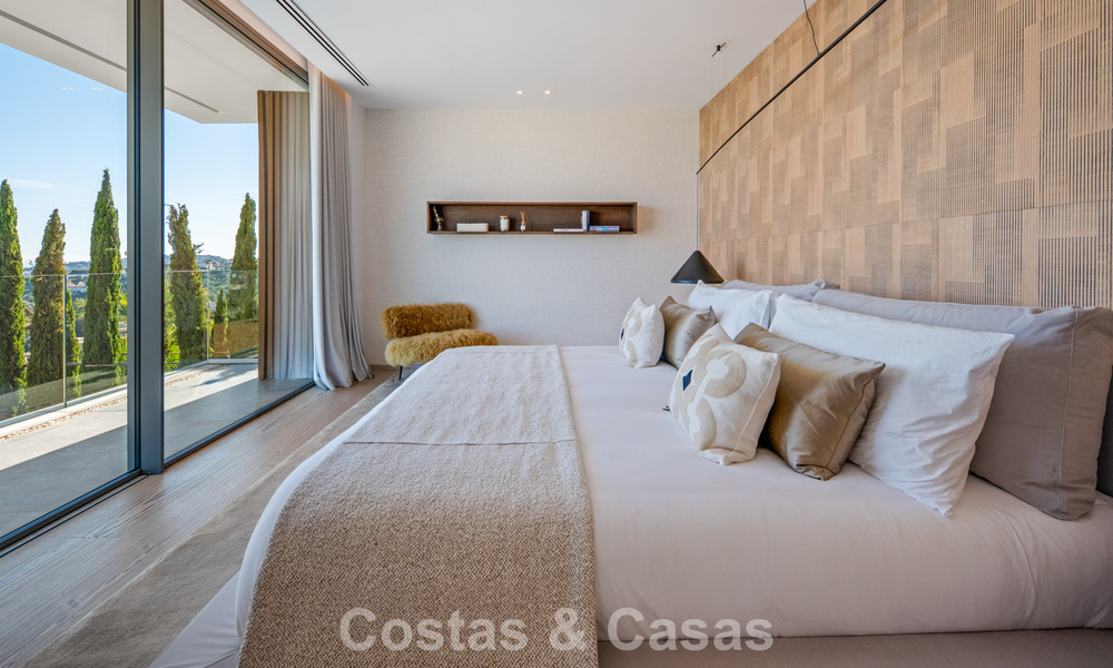 Villa de lujo de primera clase con vistas al mar en venta en una urbanización privada de La Quinta, Marbella - Benahavís 803742