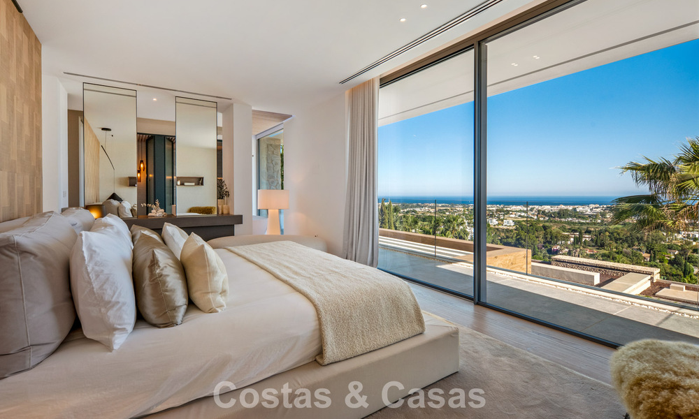 Villa de lujo de primera clase con vistas al mar en venta en una urbanización privada de La Quinta, Marbella - Benahavís 803744