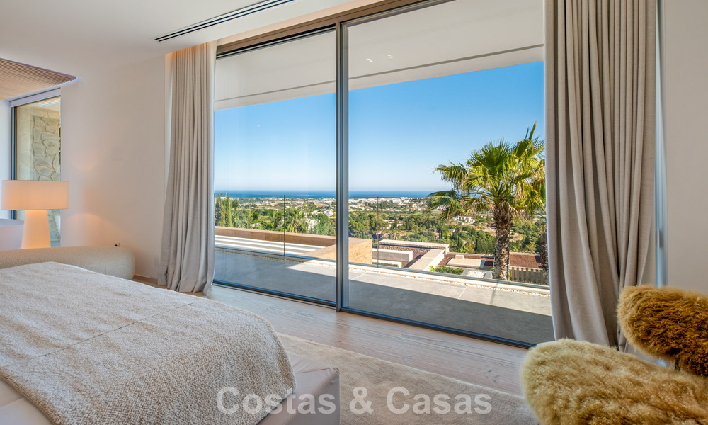 Villa de lujo de primera clase con vistas al mar en venta en una urbanización privada de La Quinta, Marbella - Benahavís 803745