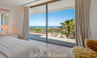 Villa de lujo de primera clase con vistas al mar en venta en una urbanización privada de La Quinta, Marbella - Benahavís 803745 