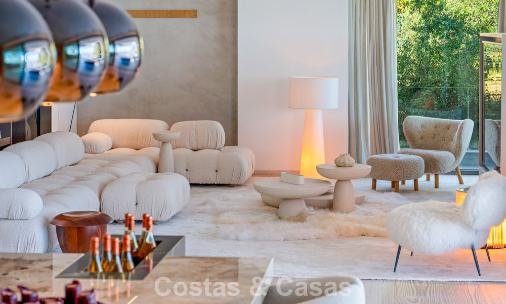 Villa de lujo de primera clase con vistas al mar en venta en una urbanización privada de La Quinta, Marbella - Benahavís 803748