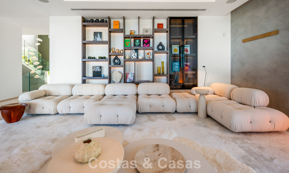 Villa de lujo de primera clase con vistas al mar en venta en una urbanización privada de La Quinta, Marbella - Benahavís 803750