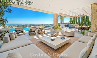 Villa de lujo de primera clase con vistas al mar en venta en una urbanización privada de La Quinta, Marbella - Benahavís 804123 