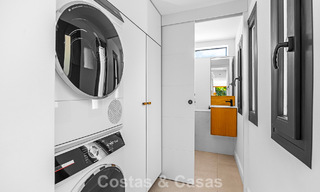 Casa de estilo andaluz modero en venta en una urbanización cerrada en primera línea de Aloha Golf, Nueva Andalucía, Marbella 803756 