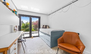 Casa de estilo andaluz modero en venta en una urbanización cerrada en primera línea de Aloha Golf, Nueva Andalucía, Marbella 803762 
