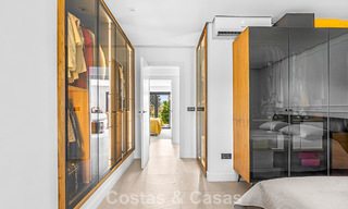 Casa de estilo andaluz modero en venta en una urbanización cerrada en primera línea de Aloha Golf, Nueva Andalucía, Marbella 803764 