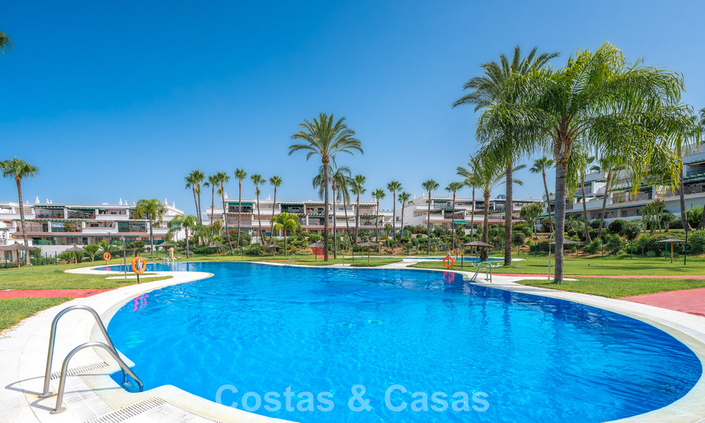 Amplio apartamento en venta a poca distancia de la playa y Puerto Banús, Marbella 803932
