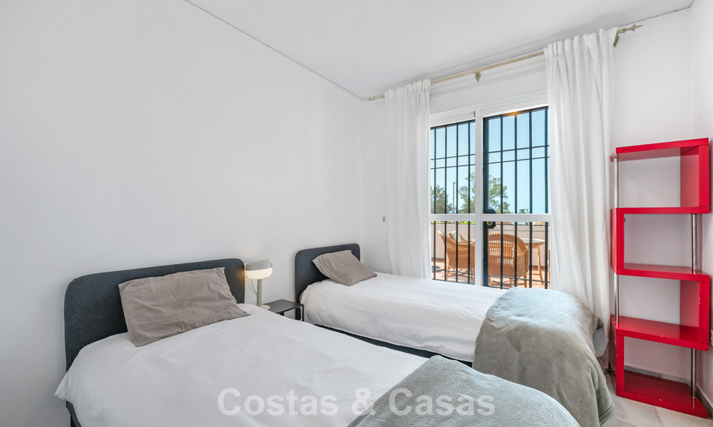 Amplio apartamento en venta a poca distancia de la playa y Puerto Banús, Marbella 803939
