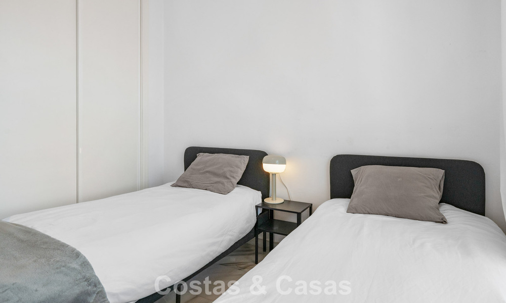 Amplio apartamento en venta a poca distancia de la playa y Puerto Banús, Marbella 803940