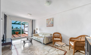 Amplio apartamento en venta a poca distancia de la playa y Puerto Banús, Marbella 803945 