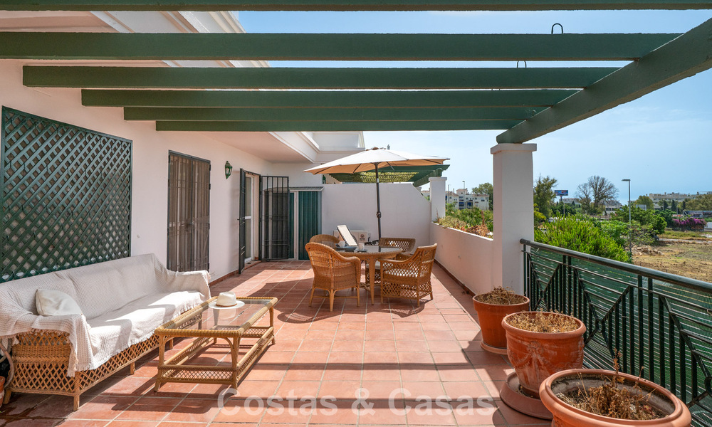 Amplio apartamento en venta a poca distancia de la playa y Puerto Banús, Marbella 803952