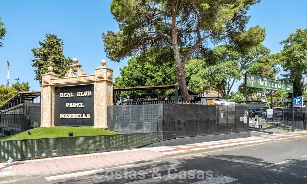 Amplio apartamento en venta a poca distancia de la playa y Puerto Banús, Marbella 803963