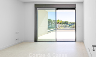 Nueva adosada moderna en venta a poca distancia a pie de la playa en Elviria, al este del centro de Marbella 804081 