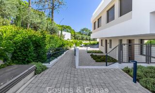 Nueva adosada moderna en venta a poca distancia a pie de la playa en Elviria, al este del centro de Marbella 804095 