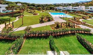 Nueva adosada moderna en venta a poca distancia a pie de la playa en Elviria, al este del centro de Marbella 804096 