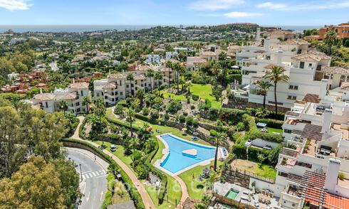 Apartamento de lujo reformado con vistas panorámicas en venta en Nueva Andalucía, Marbella 804056