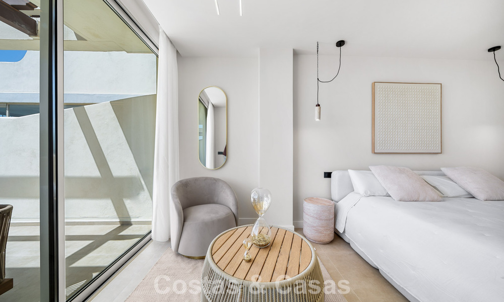 Apartamento de lujo reformado con vistas panorámicas en venta en Nueva Andalucía, Marbella 804061