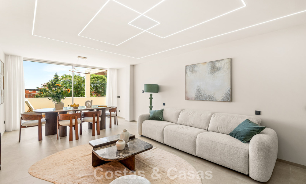 Apartamento de lujo reformado con vistas panorámicas en venta en Nueva Andalucía, Marbella 804066
