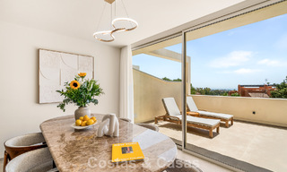 Apartamento de lujo reformado con vistas panorámicas en venta en Nueva Andalucía, Marbella 804071 