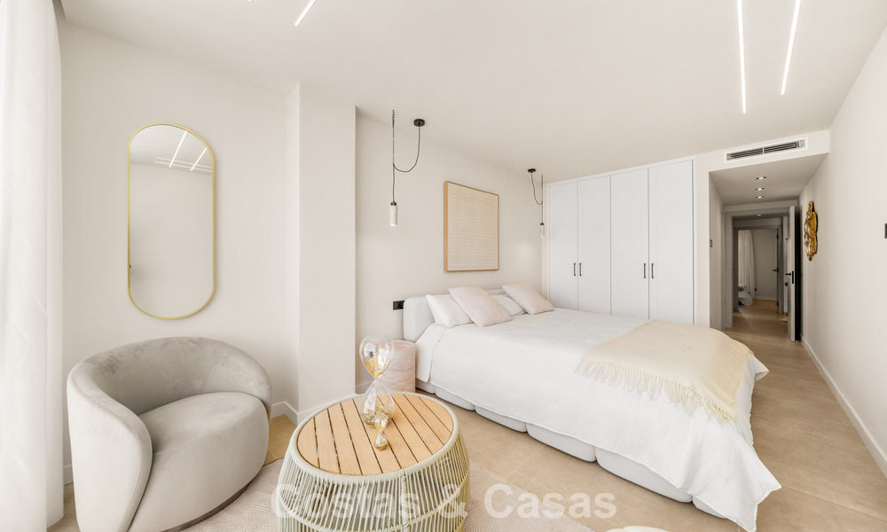 Apartamento de lujo reformado con vistas panorámicas en venta en Nueva Andalucía, Marbella 804073