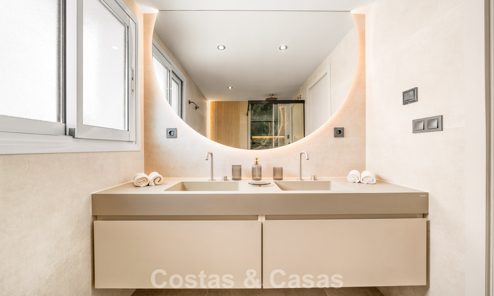 Apartamento de lujo reformado con vistas panorámicas en venta en Nueva Andalucía, Marbella 804077