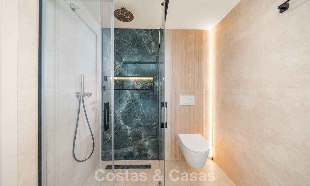 Apartamento de lujo reformado con vistas panorámicas en venta en Nueva Andalucía, Marbella 804078