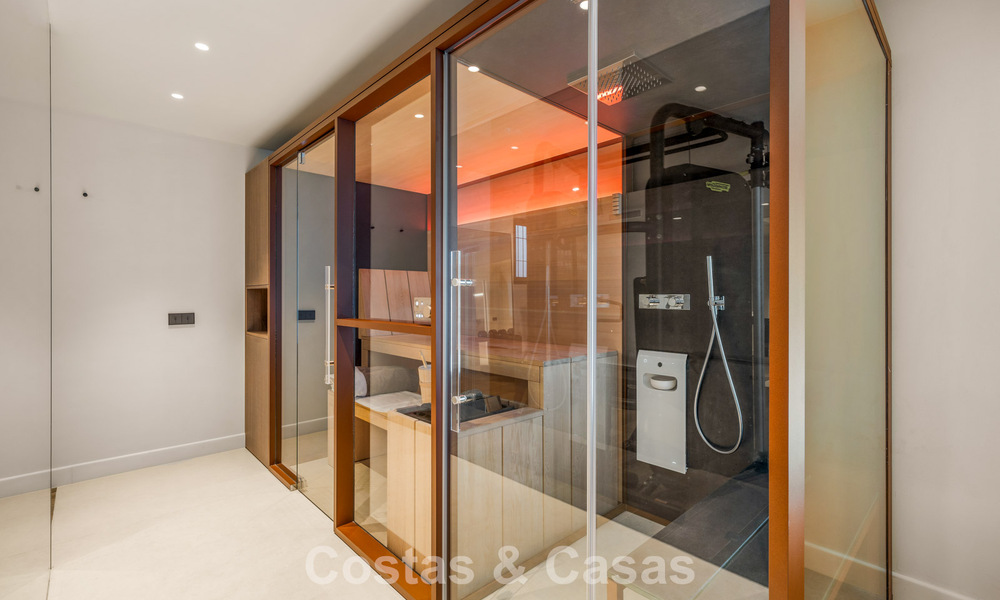 Elegante villa mediterránea reformada en venta en Cascada de Camoján, en la Milla de Oro de Marbella 804182