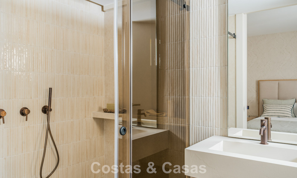 Apartamento dúplex con jardín, totalmente reformado, en venta en Nueva Andalucía, Marbella 804186