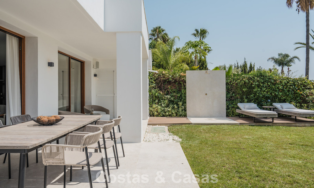 Apartamento dúplex con jardín, totalmente reformado, en venta en Nueva Andalucía, Marbella 804188