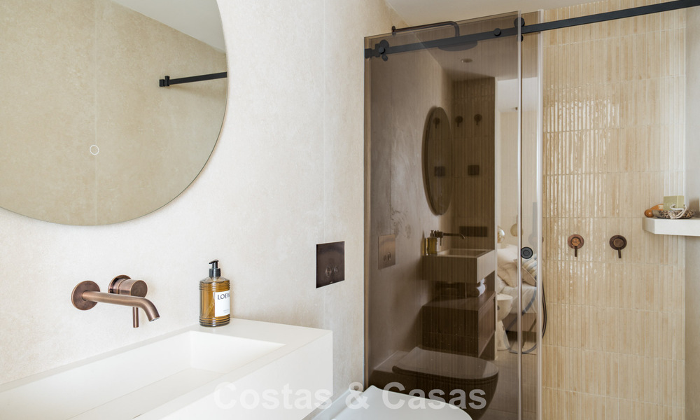 Apartamento dúplex con jardín, totalmente reformado, en venta en Nueva Andalucía, Marbella 804201