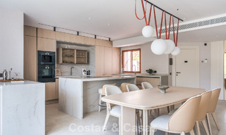 Apartamento dúplex con jardín, totalmente reformado, en venta en Nueva Andalucía, Marbella 804202 
