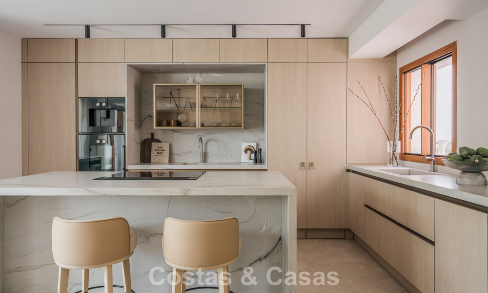 Apartamento dúplex con jardín, totalmente reformado, en venta en Nueva Andalucía, Marbella 804204
