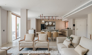 Apartamento dúplex con jardín, totalmente reformado, en venta en Nueva Andalucía, Marbella 804208 