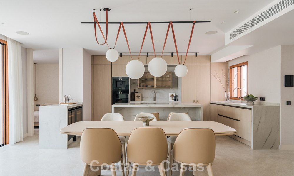 Apartamento dúplex con jardín, totalmente reformado, en venta en Nueva Andalucía, Marbella 804209
