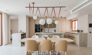 Apartamento dúplex con jardín, totalmente reformado, en venta en Nueva Andalucía, Marbella 804209 