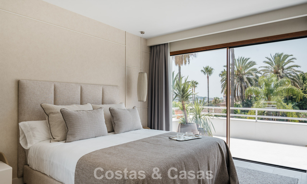 Apartamento dúplex con jardín, totalmente reformado, en venta en Nueva Andalucía, Marbella 804212