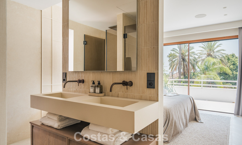 Apartamento dúplex con jardín, totalmente reformado, en venta en Nueva Andalucía, Marbella 804218