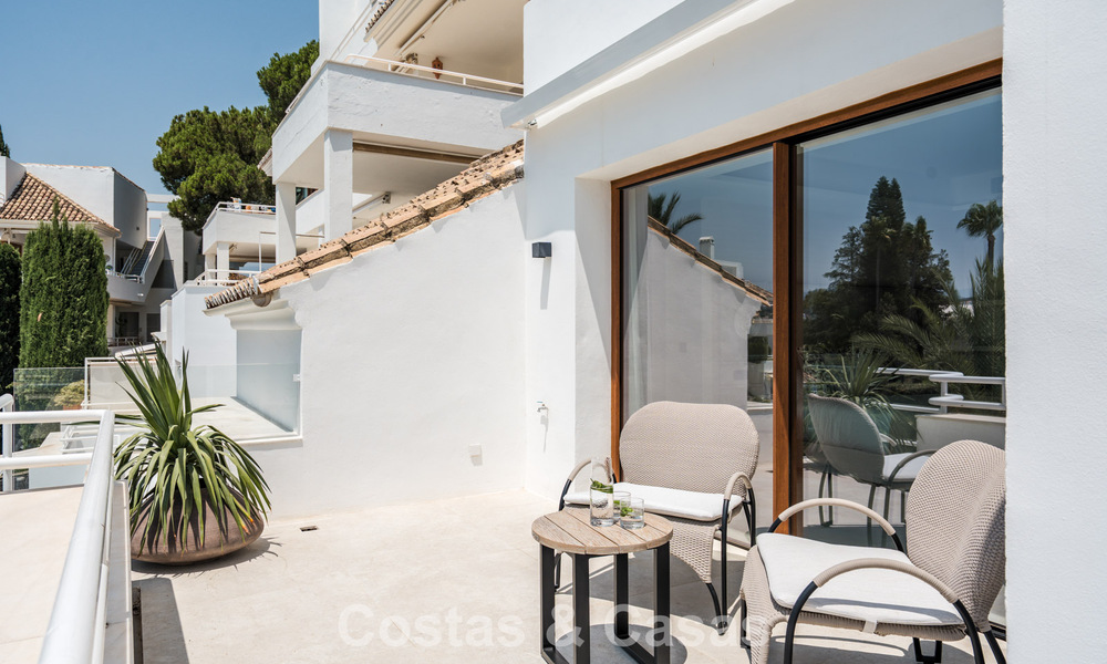 Apartamento dúplex con jardín, totalmente reformado, en venta en Nueva Andalucía, Marbella 804222