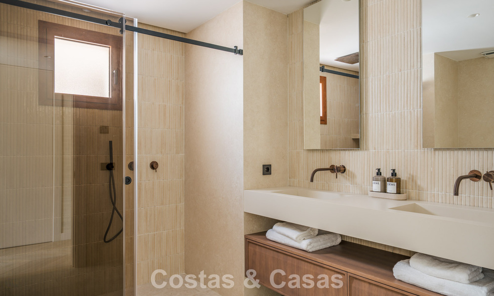 Apartamento dúplex con jardín, totalmente reformado, en venta en Nueva Andalucía, Marbella 804225