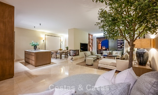 Ático de lujo con vistas panorámicas al mar en venta en La Quinta, Marbella - Benahavís 804289 