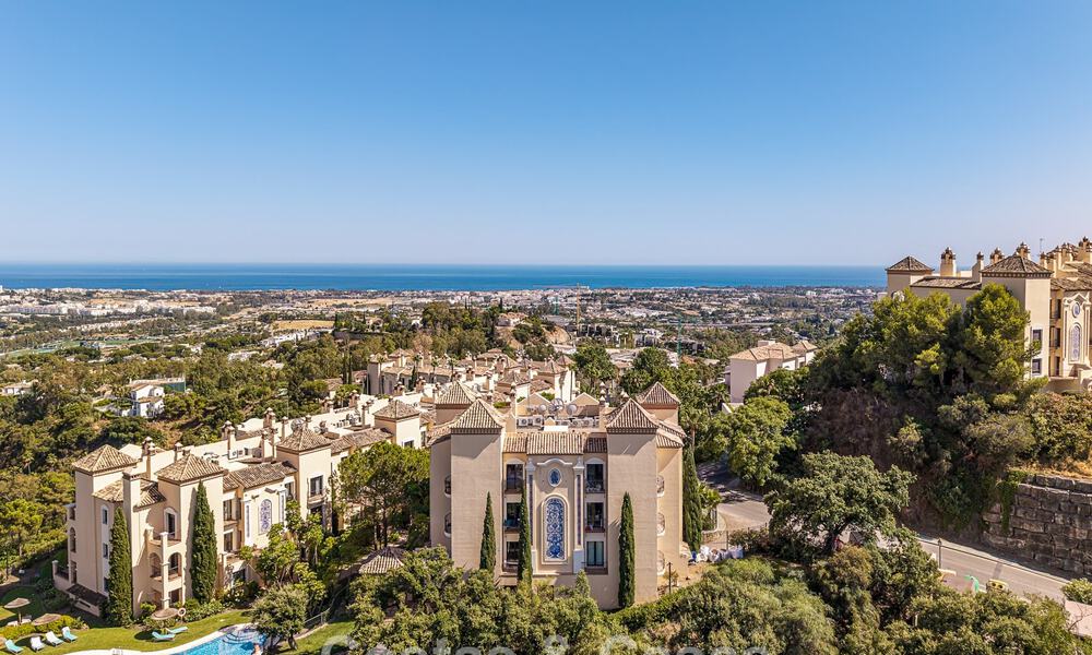 Ático de lujo con vistas panorámicas al mar en venta en La Quinta, Marbella - Benahavís 804290