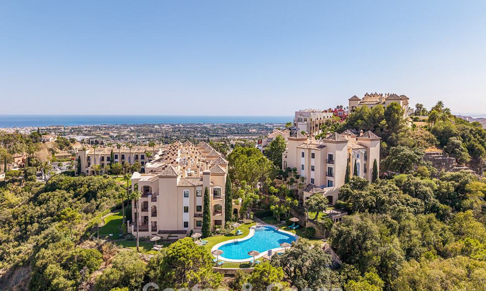 Ático de lujo con vistas panorámicas al mar en venta en La Quinta, Marbella - Benahavís 804291