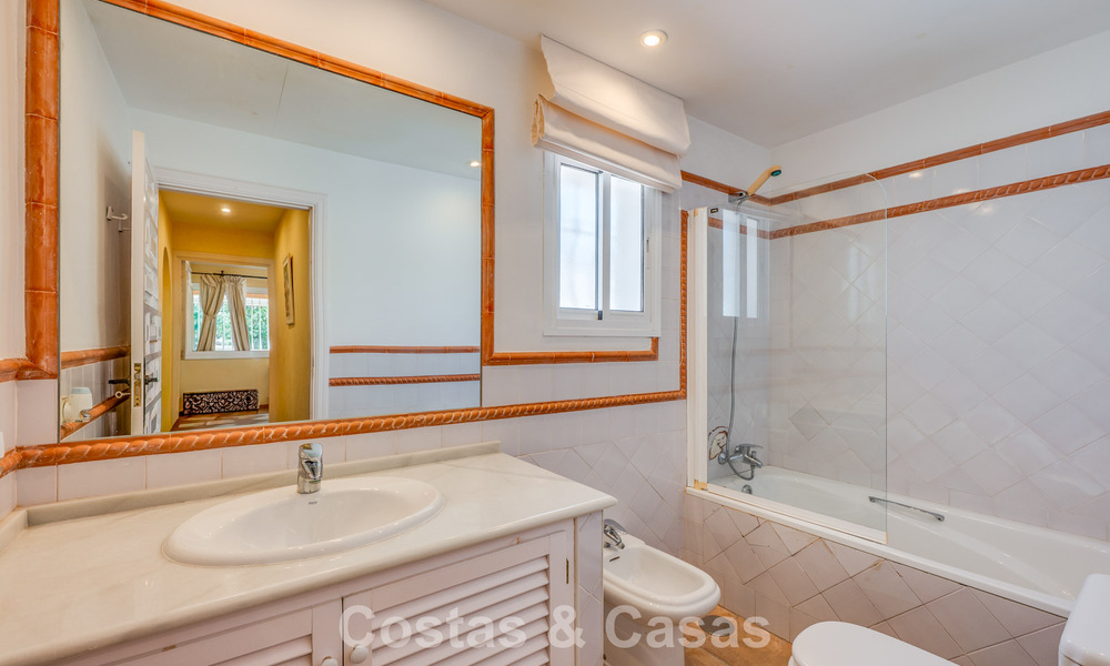Villa mediterránea auténtica con alojamiento para invitados en venta cerca de la playa, San Pedro Playa, Marbella 804356